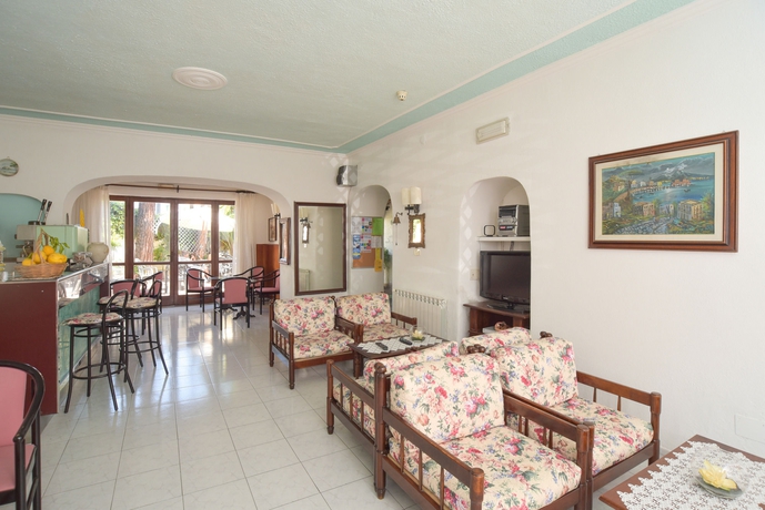 Imagen de los interiores del Hotel Charme La Villa Tina. Foto 9