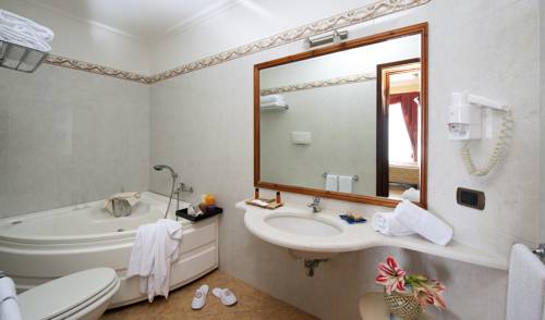 Imagen de la habitación del Hotel Charme Villa Principe Di Fitalia. Foto 16