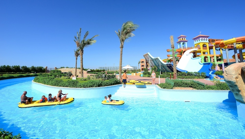 Imagen de la piscina del Hotel Charmillion Club Aqua Park. Foto 18