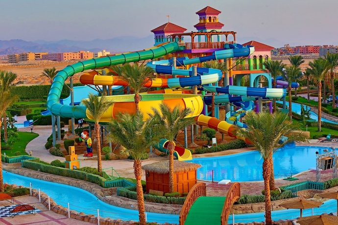 Imagen de la piscina del Hotel Charmillion Club Aqua Park. Foto 19