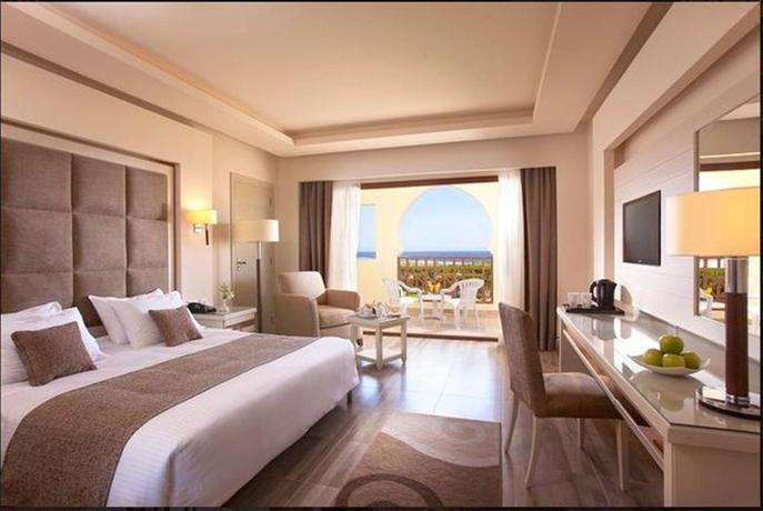 Imagen general del Hotel Charmillion Club Resort. Foto 21