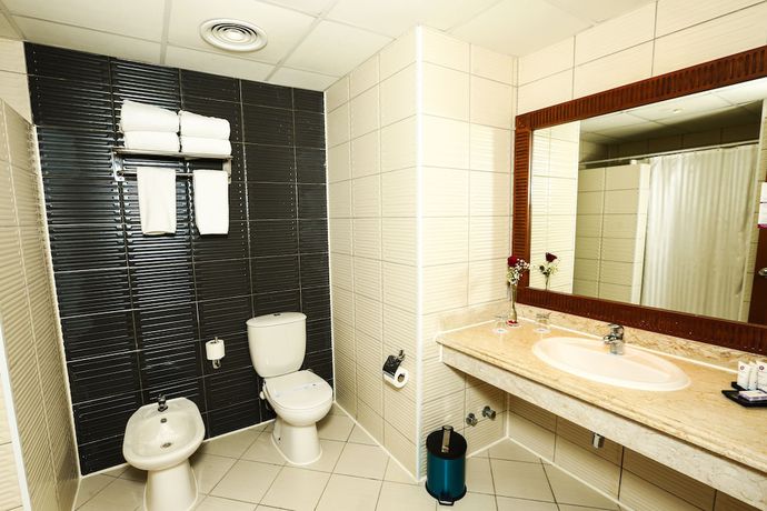 Imagen de la habitación del Hotel Charmillion Gardens Aquapark. Foto 7