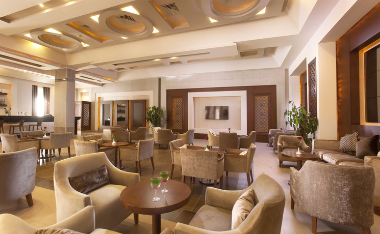 Imagen de los interiores del Hotel Charmillion Sea Life Resort. Foto 3