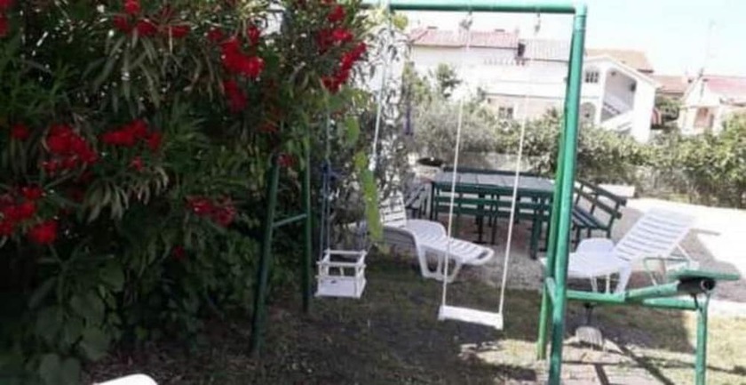 Imagen de los exteriores del Hotel Charming Apartments House in Rab to 17 Persons. Foto 17