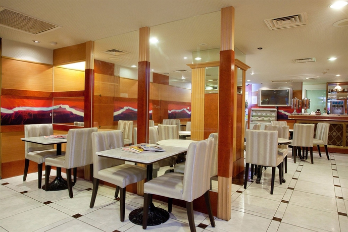 Imagen del bar/restaurante del Hotel Charming Castle. Foto 3