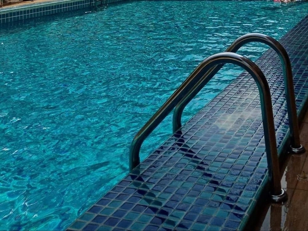 Imagen de la piscina del Hotel Charming Inn. Foto 13