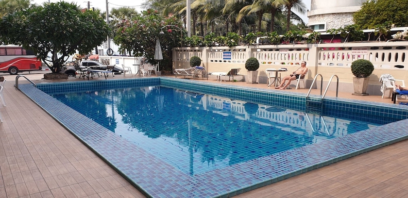 Imagen de la piscina del Hotel Charming Inn. Foto 14