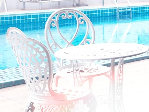 Imagen de la piscina del Hotel Charming Inn. Foto 16