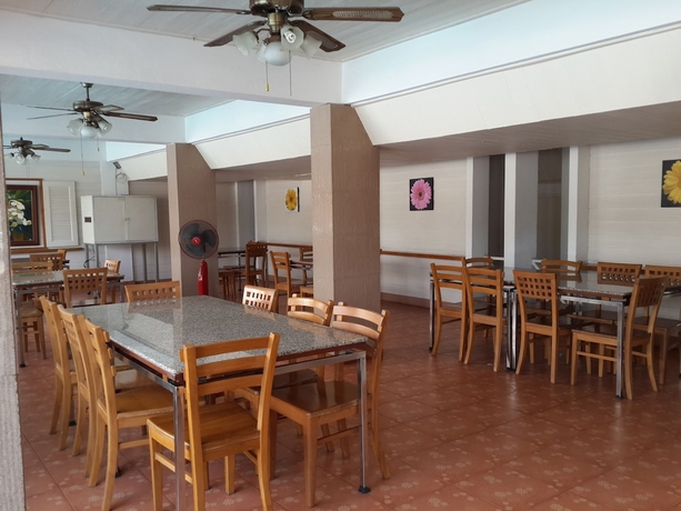 Imagen del bar/restaurante del Hotel Charming Inn. Foto 3