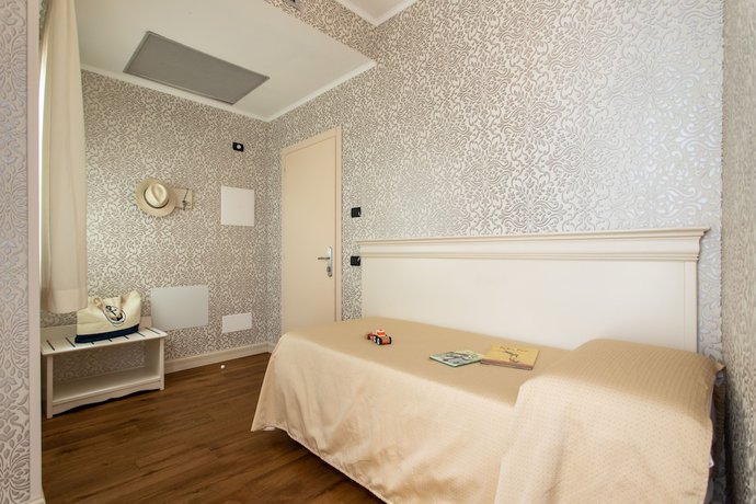 Imagen de la habitación del Hotel Charming Palace Santa Fosca. Foto 2