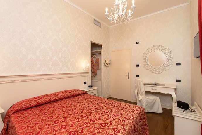 Imagen de la habitación del Hotel Charming Palace Santa Fosca. Foto 4