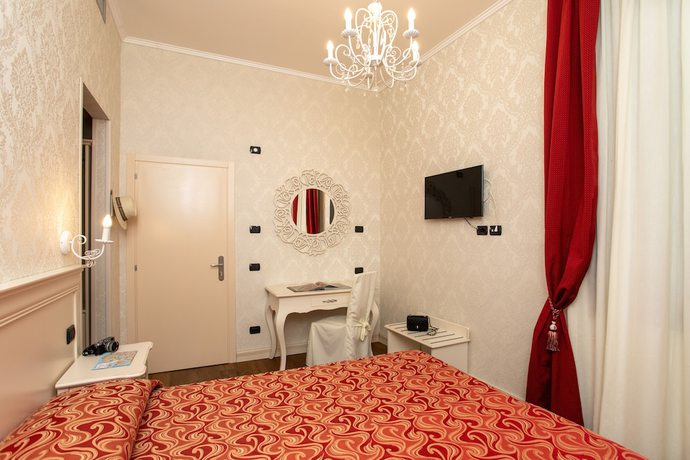 Imagen de la habitación del Hotel Charming Palace Santa Fosca. Foto 10