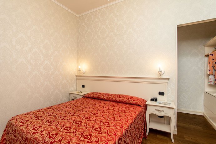 Imagen de la habitación del Hotel Charming Palace Santa Fosca. Foto 11