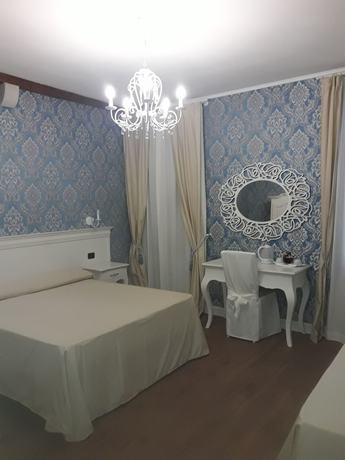 Imagen de la habitación del Hotel Charming Palace Santa Fosca. Foto 13