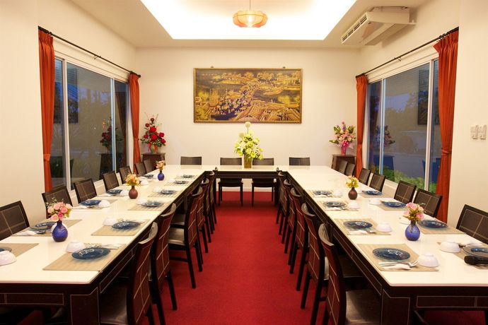 Imagen del bar/restaurante del Hotel Charn Residence. Foto 4