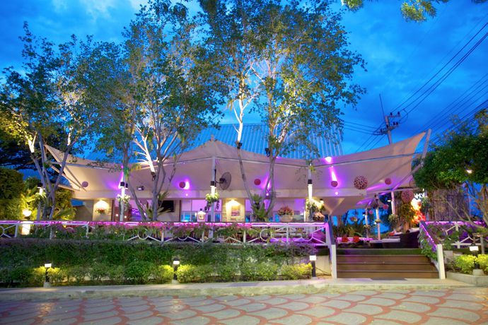 Imagen del bar/restaurante del Hotel Charn Residence. Foto 5