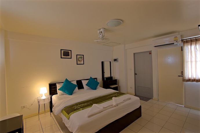 Imagen de la habitación del Hotel Charn Residence. Foto 13