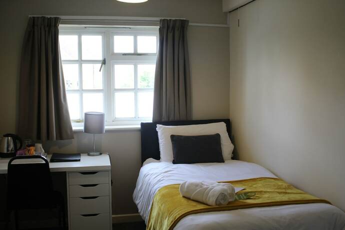 Imagen de la habitación del Hotel Charney Manor. Foto 11