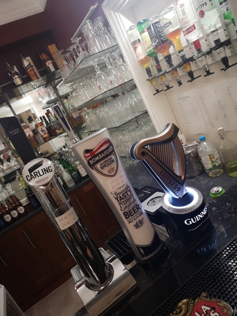 Imagen del bar/restaurante del Hotel Charnwood Lodge. Foto 5