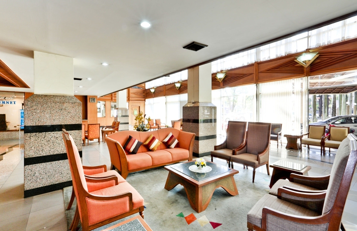 Imagen de los interiores del Hotel Charoen. Foto 11