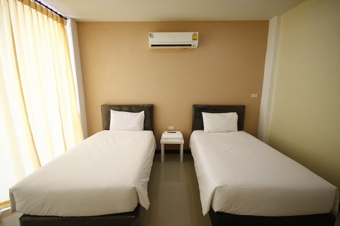 Imagen de la habitación del Hotel Charoensuk Grand. Foto 10