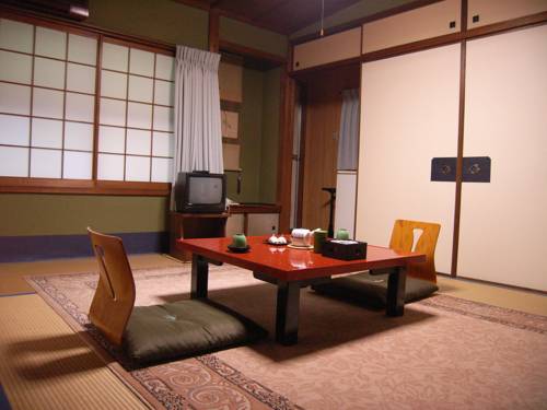 Imagen de la habitación del Hotel Charoku Honkan. Foto 1