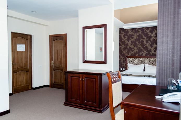 Imagen de la habitación del Hotel Charos Deluxe Resort. Foto 8