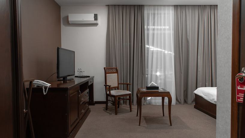 Imagen de la habitación del Hotel Charos Deluxe Resort. Foto 10