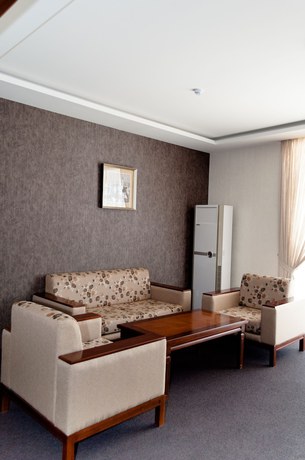 Imagen de la habitación del Hotel Charos Deluxe Resort. Foto 11