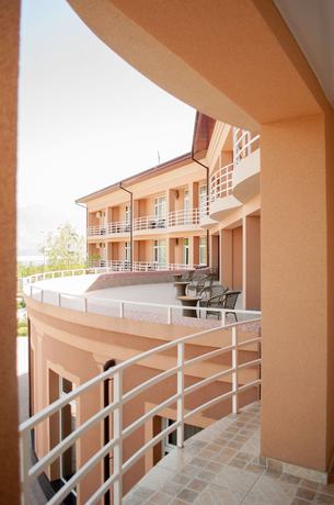 Imagen de la habitación del Hotel Charos Deluxe Resort. Foto 17