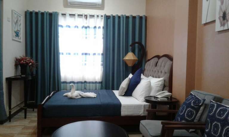Imagen de la habitación del Hotel Charo's Dormitel. Foto 15