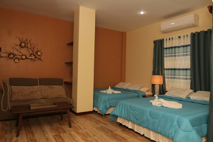Imagen de la habitación del Hotel Charo's Dormitel. Foto 22