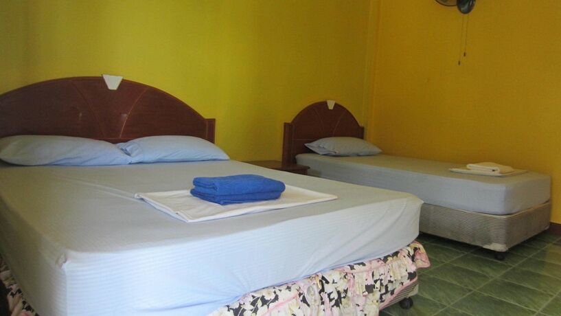 Imagen general del Hotel Charung Bungalows. Foto 3