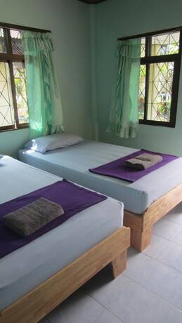 Imagen general del Hotel Charung Bungalows. Foto 5