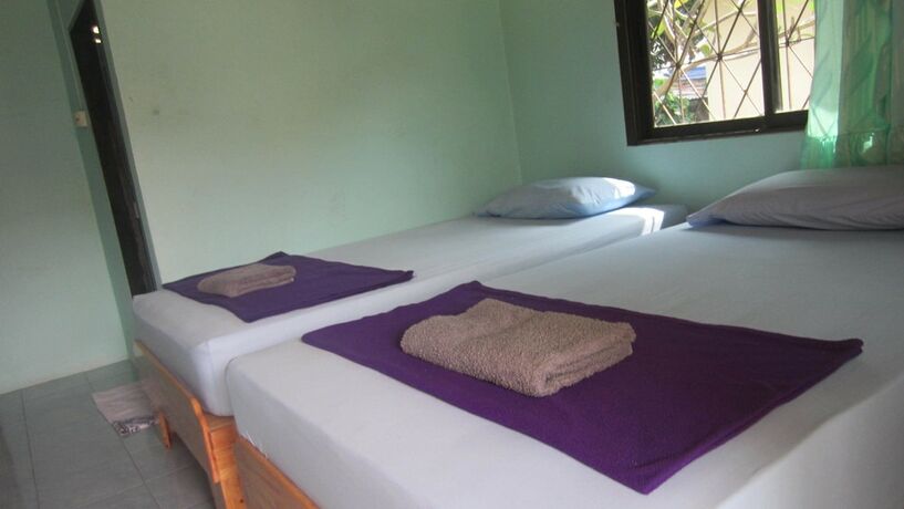 Imagen general del Hotel Charung Bungalows. Foto 10