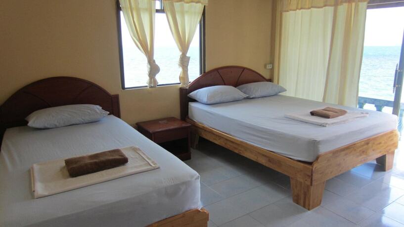 Imagen de la habitación del Hotel Charung Bungalows. Foto 11