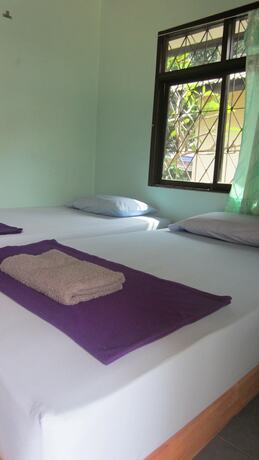 Imagen de la habitación del Hotel Charung Bungalows. Foto 16