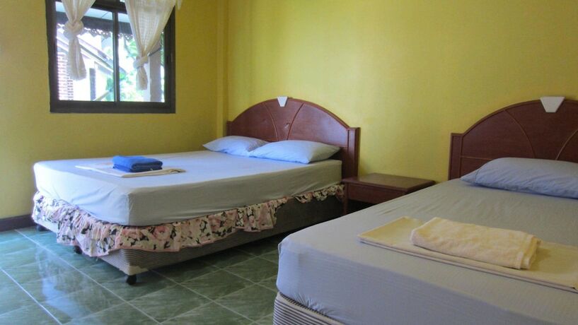 Imagen de la habitación del Hotel Charung Bungalows. Foto 17