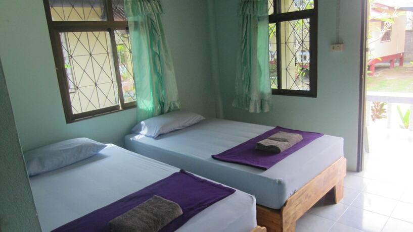 Imagen de la habitación del Hotel Charung Bungalows. Foto 20