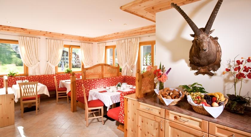 Imagen del bar/restaurante del Hotel Chasa Castello. Foto 2