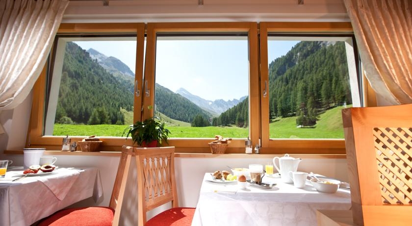 Imagen del bar/restaurante del Hotel Chasa Castello. Foto 3