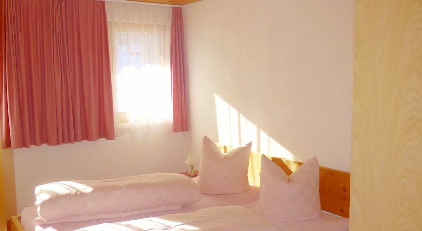 Imagen de la habitación del Hotel Chasa Piz Mez Di. Foto 4