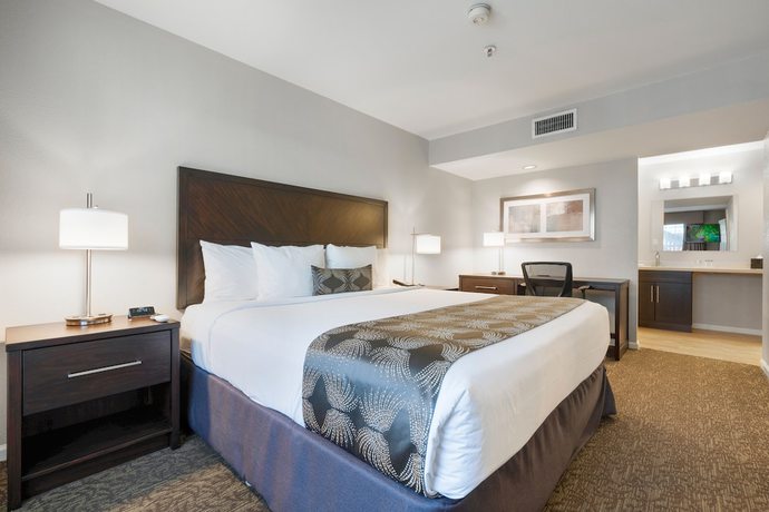 Imagen de la habitación del Hotel Chase Suites Brea-fullerton. Foto 3