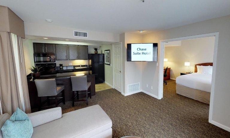 Imagen de la habitación del Hotel Chase Suites Brea-fullerton. Foto 5