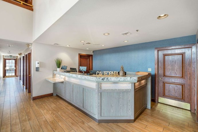 Imagen de los interiores del Hotel Chase Suites Brea-fullerton. Foto 19