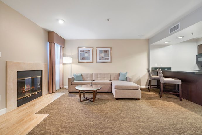 Imagen de la habitación del Hotel Chase Suites Brea-fullerton. Foto 8