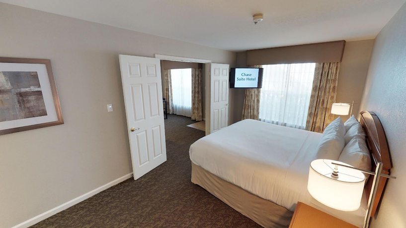 Imagen de la habitación del Hotel Chase Suites Brea-fullerton. Foto 17