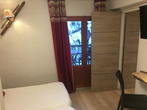 Imagen de la habitación del Hotel Chastellares. Foto 14