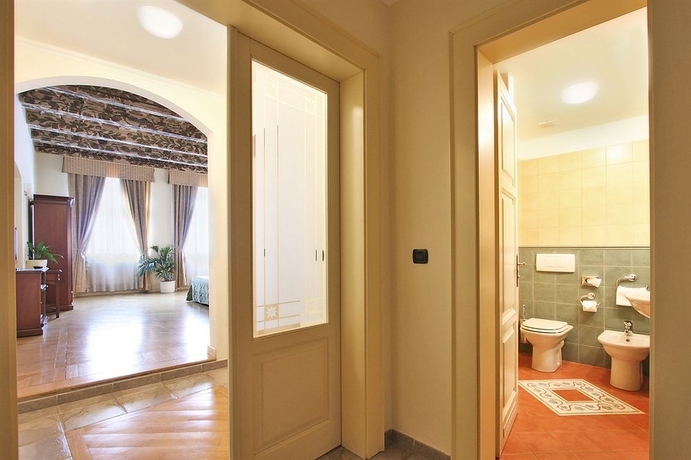 Imagen de los interiores del Hotel Chateau 9 Apartments By Adrez Living. Foto 9