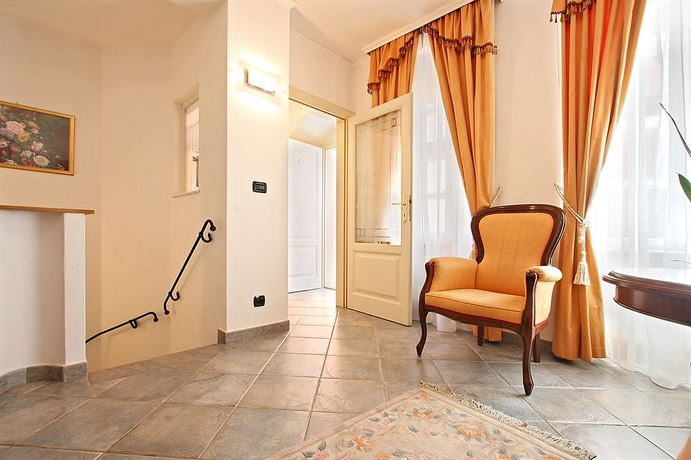 Imagen de los interiores del Hotel Chateau 9 Apartments By Adrez Living. Foto 10